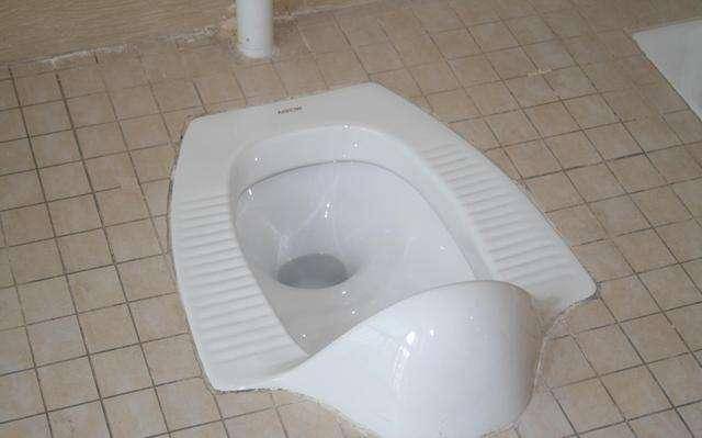 便蹲式馬桶堵了怎么辦
